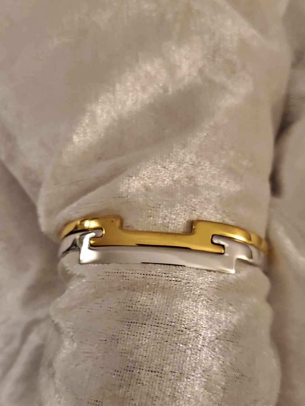 Vintage 1977 AVON Signed Two-Tone Gold & Silver Puzzle Linked Bracelet Set